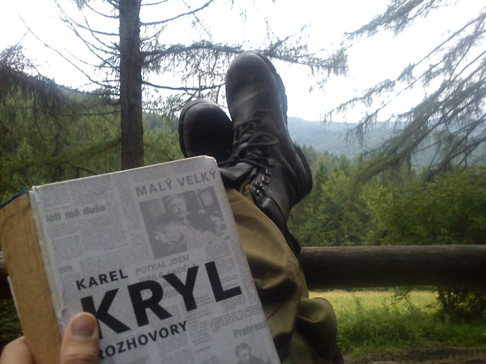 Negramotný sedlák to hrá na inteligenta ;-) (žijem si svoj mamonársky svet bíííč)