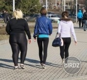 Keď majú kamošky dám si aj ja.....
Ale nie teras úprimne keď si dáte leginy na seba a máte vtom veľký zadok tak myslíte že to je sexi?