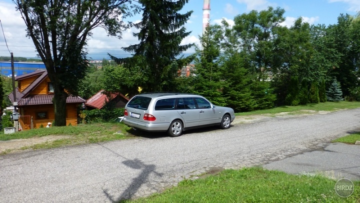 pekne auto a este krajsie prostredie