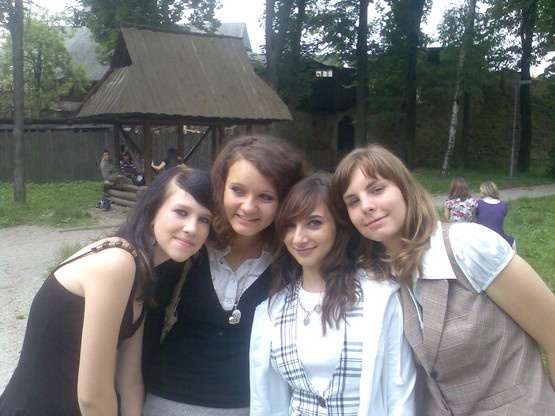 Monika,Ja, Nika a Bea :))
ktovie kam čumím :))