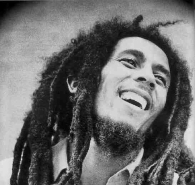 Keď sa budeš smiať, bude sa s tebou smiať celý svet. Keď budeš plakať, budeš plakať sám.
                                                                                                                                - Bob Marley.