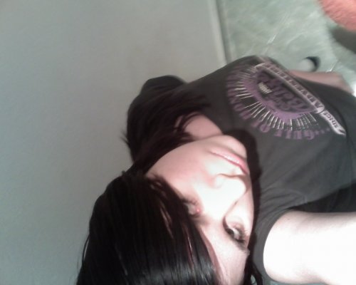 ja nejsom emo mozno to tak wizera ale ta ofina ma sere isla do oci ale emo neeeeeeeeeeeeeeeeeeeeeeeee..nebojte sa:)