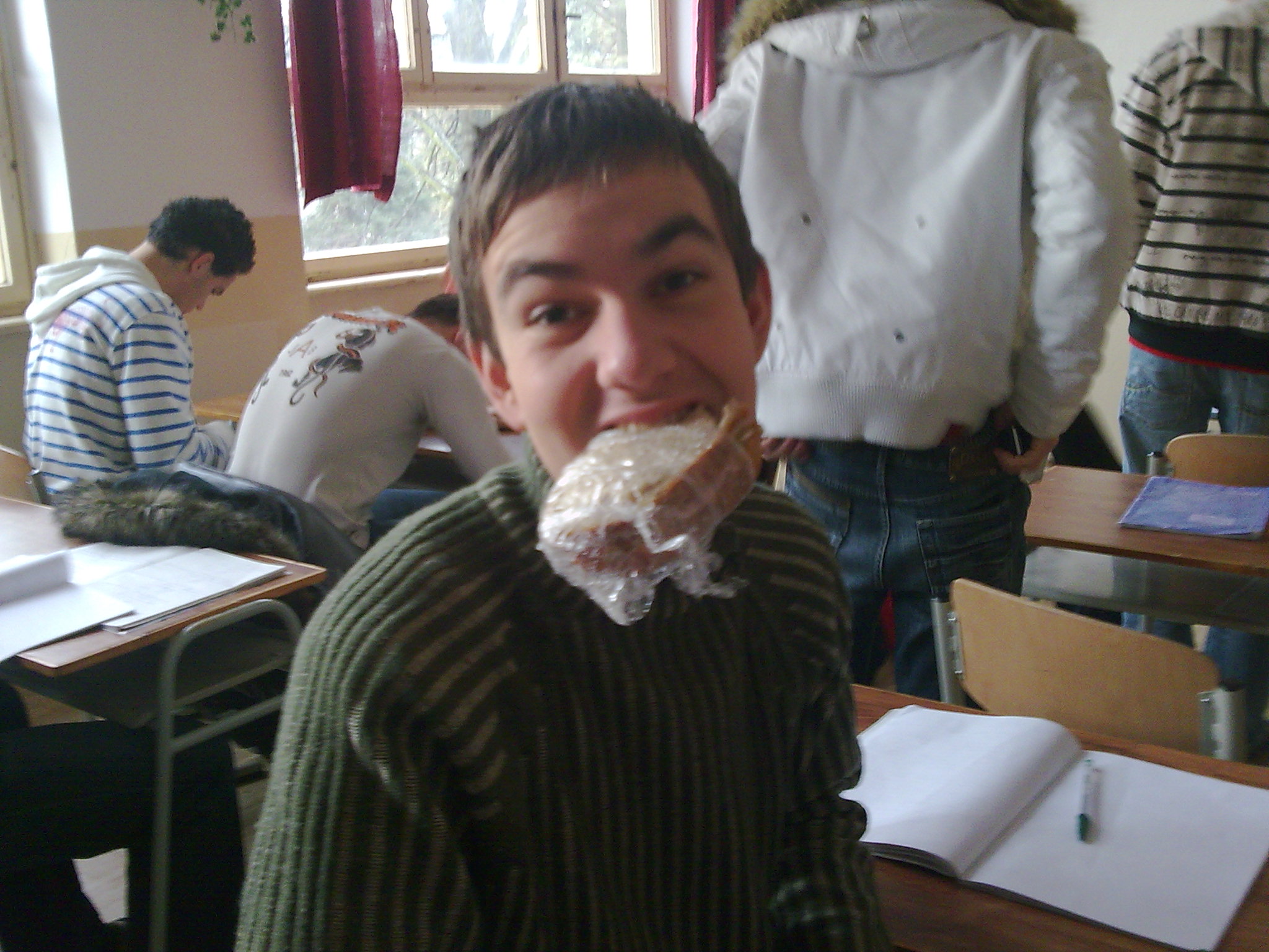 môj spolužiak s ktorým sa s obľubou naťahujem.. že Tkačik??
