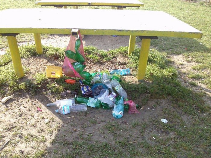 Takto suprovo to vyzerá keď vyzbieram smeti na sídlisku po fetkách a ožranoch, kôš na smeti nedohladne... Písal som už aj na mesto, snáď aspoň ten kôs tam bude :D