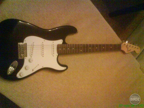 Moja Guitaaaaaaar, moja prva Guitaaaaaar :D 