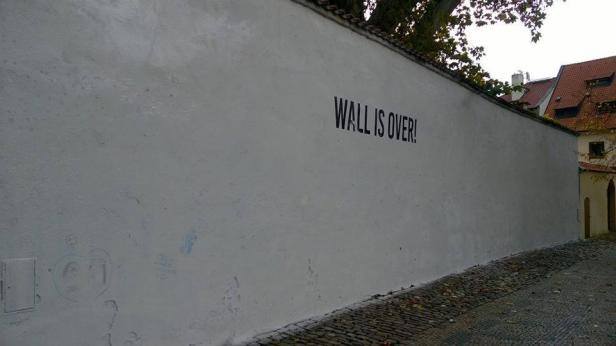 Wall is over! Lennonova stena v Prahe! 