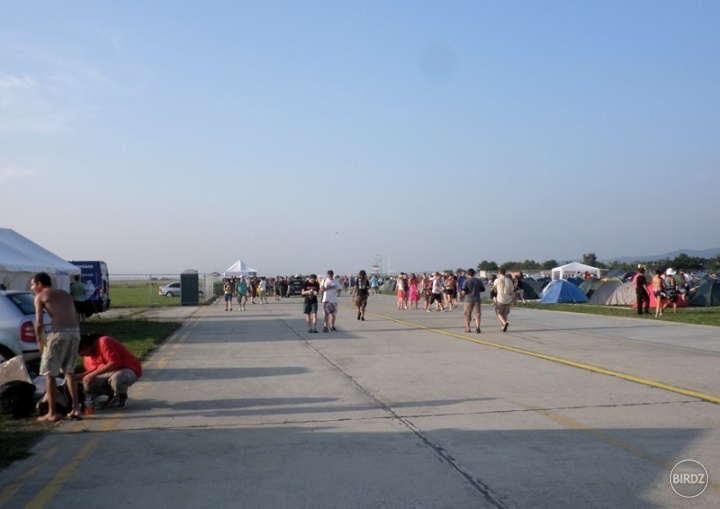 Asi najlepší festival tohto leta,a Piatok 13-teho :-D
To bola sila..!!:-D stále nechápem ako sme mohli mať také šťastie,a štve ma že už je to všetko preč, ale tie spomienky čo mám otial stoja zato..Aj keď som myslela že to bude asi náš koniec / pri tej ži