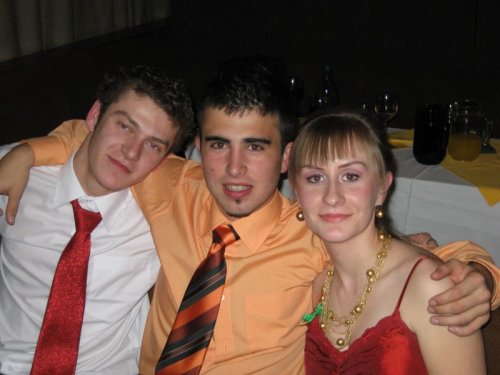 foto tiež zo stužkovej :))), ale toto som uz ja a ne čikita :D  