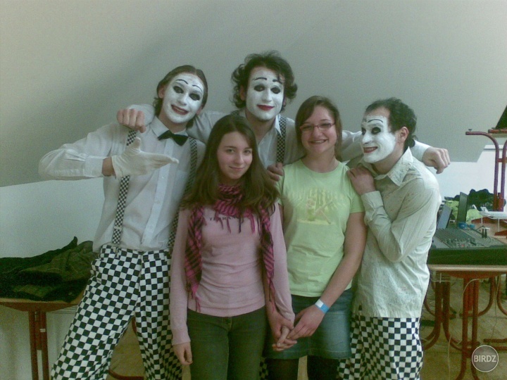 18.2.2010- Hodžafest na nasej skole... krasni sme :)