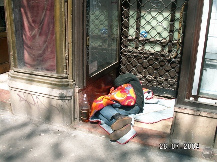 obdachlosen in Budapešť ....toto proste neodfotiť to by bola hanba ;-)