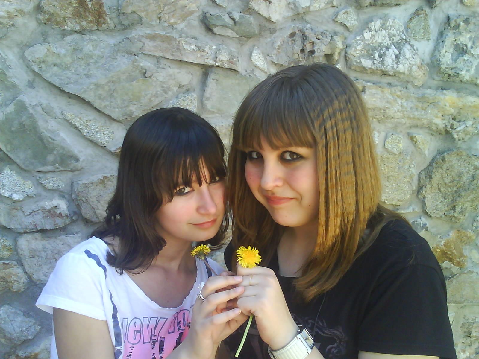 wth ten moj pricapeny vyraz:D tu sa simone pacia moje vlasy:D