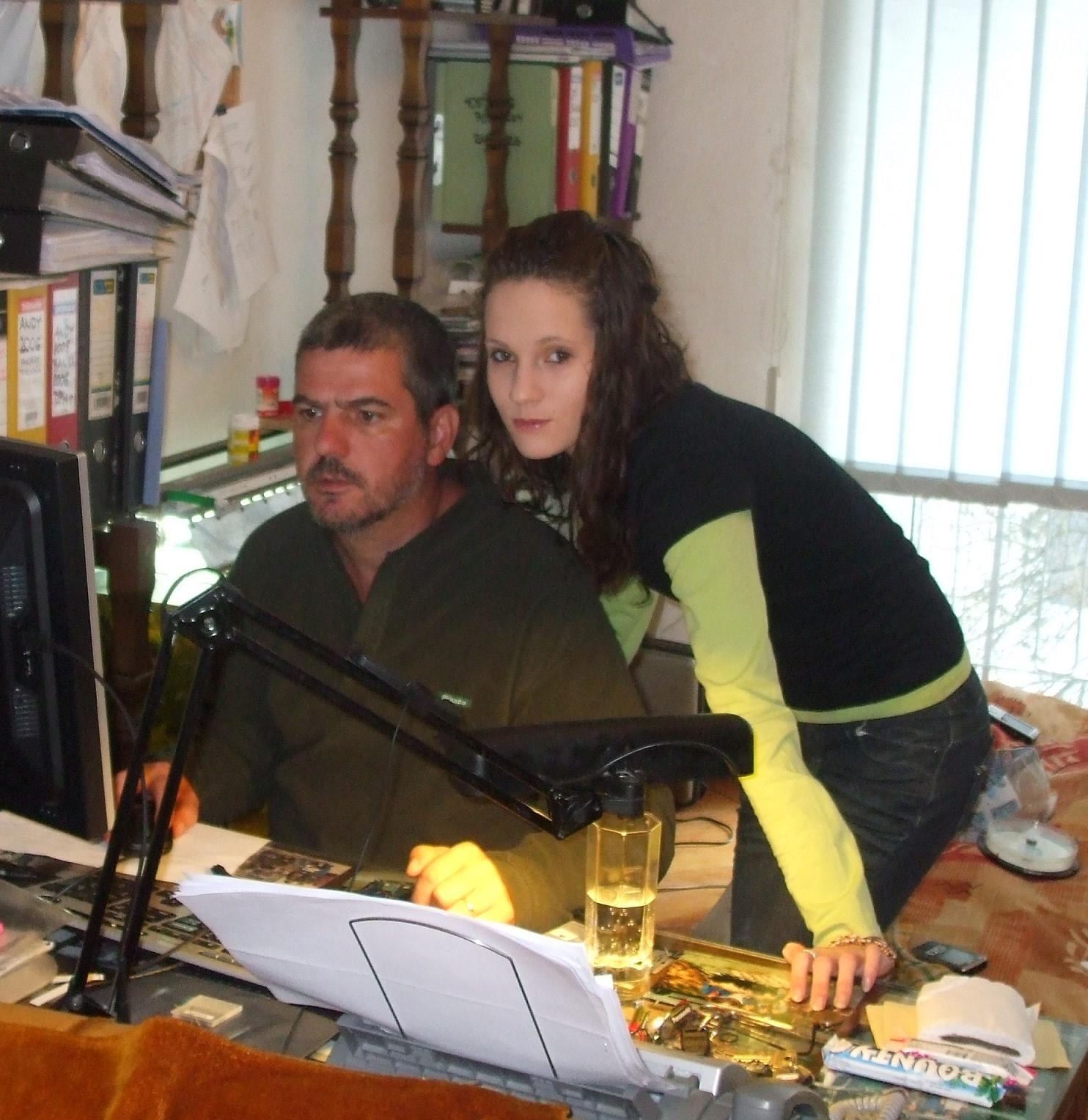 Ja a môj ocko :-).. ktorý ani nevie že táto fotka vznikla..:D:D Podobáme sa ??:D:D:D