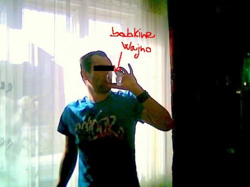 Veva ma zachytila inflagranti, v deň, keď sme babke vychlaštili celé Kláštorné wajno (obsah z flaše sa proste zahadne vytratil)