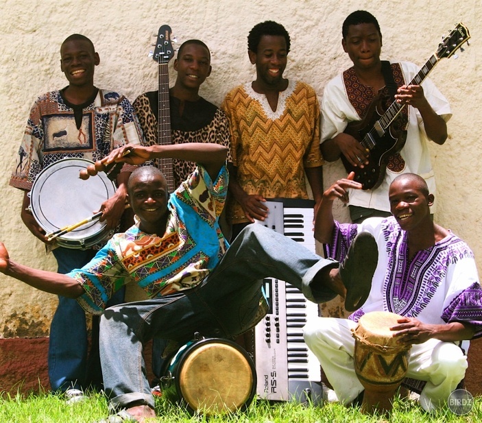 Mokoomba - nová kapela z Afriky, úžasná živelná šou plná krásnych vokálov, chytľavej muziky, nový objav z Colours of Ostrava 2010, mňam!