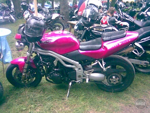 takze a toto je moja vysniiivanaaa motorecka... taku si pupim;)