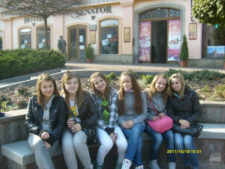Tamka-->Mara-->Ja-->Veronika-->Paťka-->Boťa =)