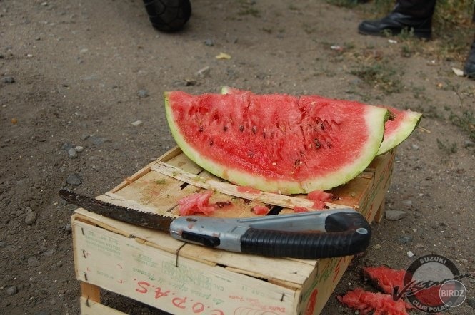 no a teraz ruku na srdce .. kto z pílkou krája melón ? 