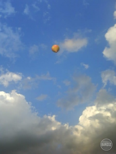 ahaaa baloon leti :) aa jaky velky :P