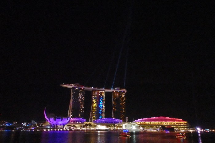 Marina Bay Sands,Singapur. V Europe som len skoro 2mesiace ale uz si zase pozeram letenky....vlastne ja si pozeram letenky skoro kazdy den.