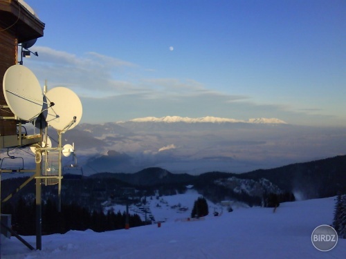 vyhlad z Malina Brda, vysvietene Tatry, mesiac v splne, no nie je to krasa?:)