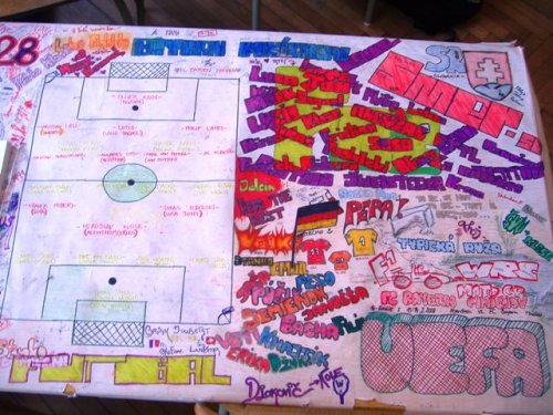 lavicaaaaa v skole :) to FCB je moja laska :)