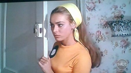 Geneviève Grad (*1944) ako Nicole, dcéra žandára Cruchota vo filme 