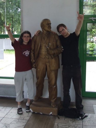 Zlava: Magaman, Vladimir Iljic Lenin a ja 