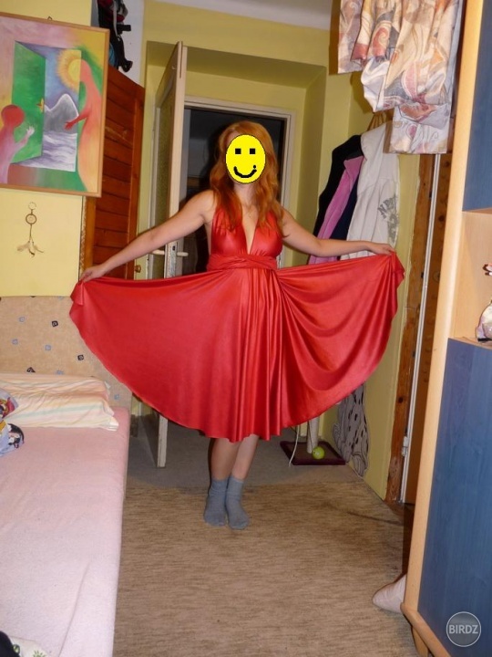 šatičky=môj výtvor:)....a tie ponožky sú samoúčelné!