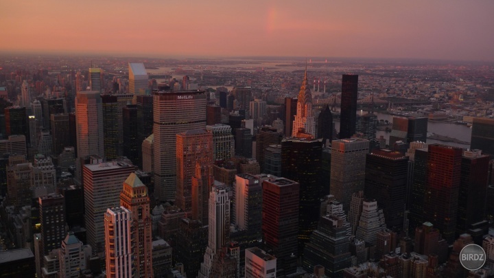 Výhľad z ESB a je tam aj moja najobľúbenejšia budova z NY !!!
(chrysler building)