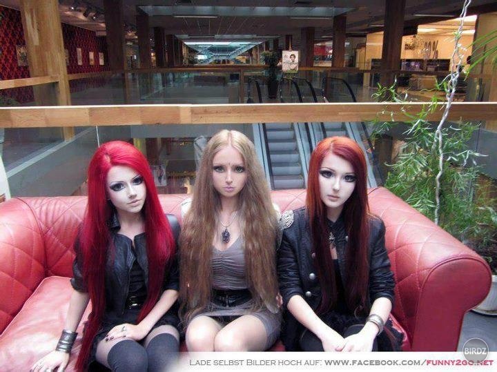 kokos neeeeeee :D to je krásne až z toho ide strach :D...zomieram z fotiek tej strednej :D (Valeria Lukyanova)