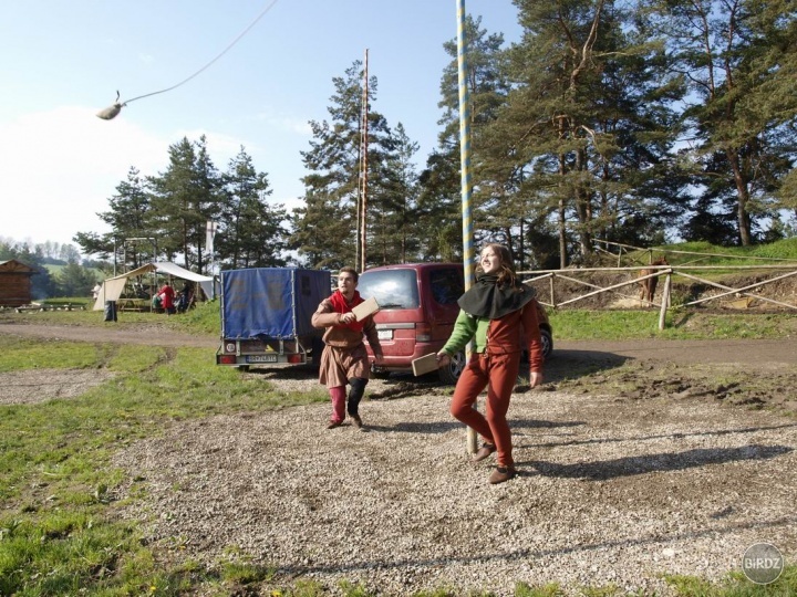 hra v starej lubovni...ale spatia to tam auta..