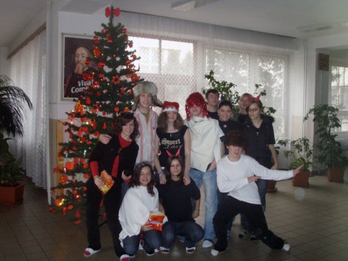 Mikulasska banda pri stromceku :D 
