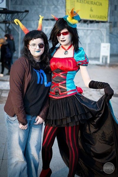 SCHourge sisters >:D
A jedeš...
SiCHe nie moCH v FLARPovaCHej forme ale no... >:D