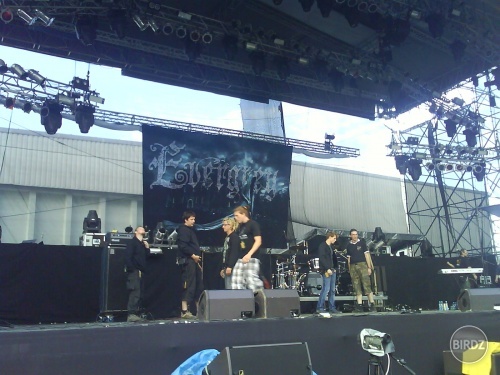 Minúty odkedy sa objavilo to plátno, až pokým nezačali hrať sa mi zdali nekonečné... EVERGREY :-*