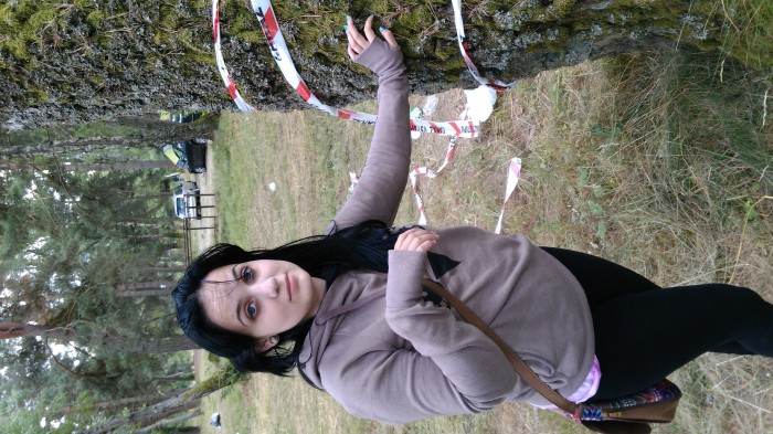 Moja lasonka poslusne pozujuca pri stromceku :-* cmuq fnuq