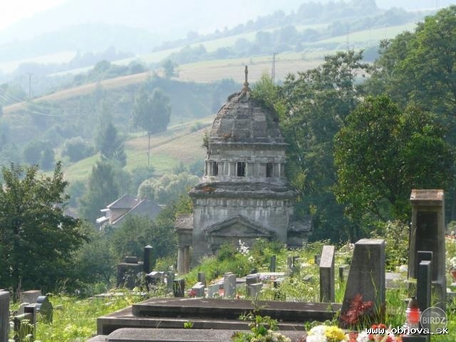 hrobka ktora sa nachadza na naseom starom cintorine