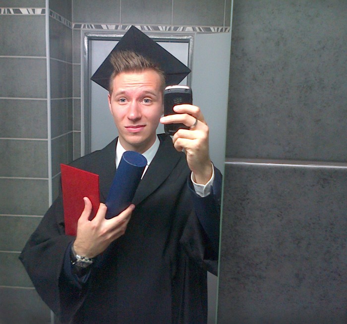 Bc. James Trentin... Aké by to boli promócie bez selfie? Diplom + Cena dekana - za mimoriadne výsledky dosiahnuté v kultúrnej a umeleckej oblasti počas štúdia na fakulte masmédií pevš (môžem sa aj ja raz pochváliť, no nie? ) :)