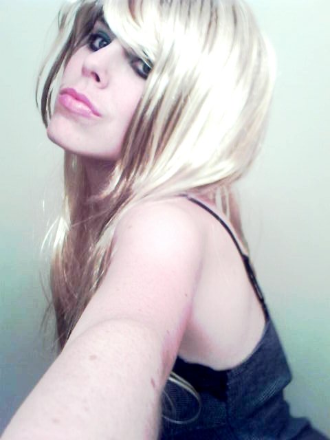 omg it's hannah montanna!! my new hannah montanna wig!! lmao