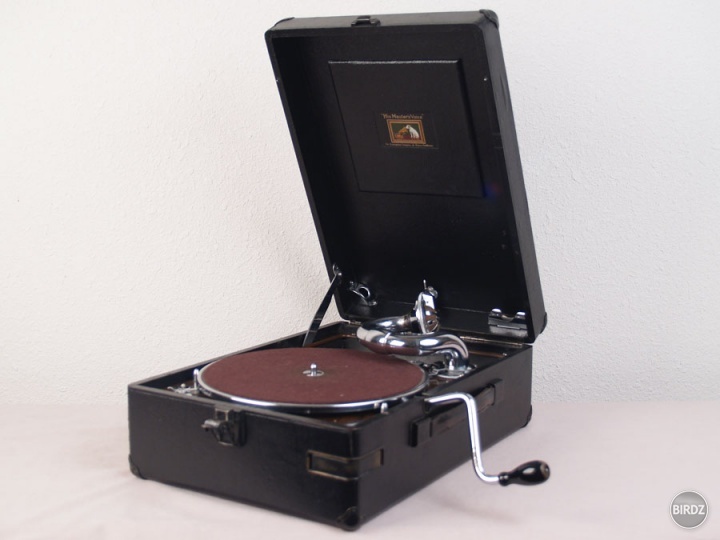 moj gramofon

His Master`s Voice ( HMV )  102

rok vyroby : 1932