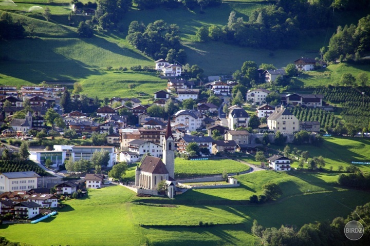 Bolzano-Taliansko :)
nefotila som ja, ale takto nejako to vyzeralo :)) najkrajšie :)