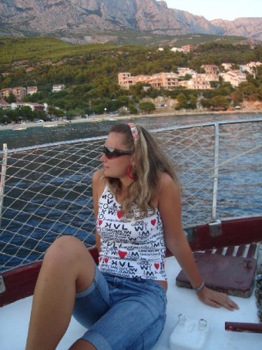 lindus...holka, ktora si vie stale zachovat chladnu hlavu,aj ked je najhorsie
