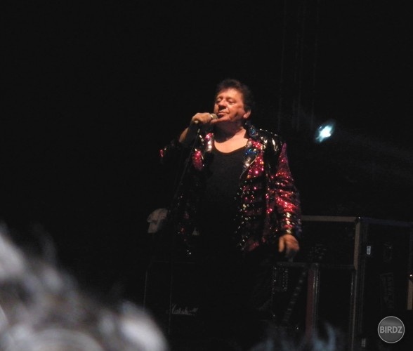 Glitterband- to bolo celkom good..anglický glam rock..:P
-ale spevák vyzeral jak krtek :D:D