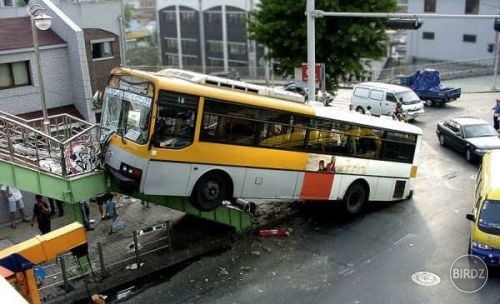 Žeby nové služby SADky? Výstup z autobusu hneď na nadchod :)