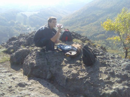 na skale