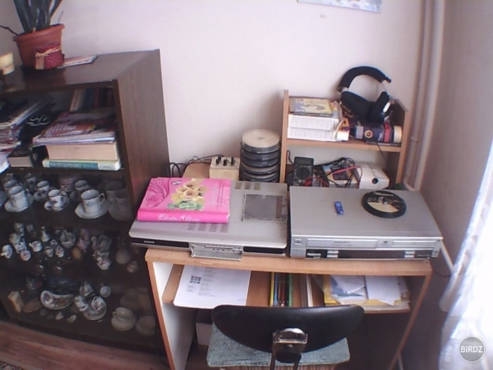ZVUKOVÉ PRACOVISKO KDE SU MOŽNOSTI ZHRÁVANIA 3-OCH ZVUKOV
1/Z PANASONIKU z PÁSKY
2./Z PANASONIKU z DVD
3/ Z DVD ORAVA s PEVNŹM DISKOM
