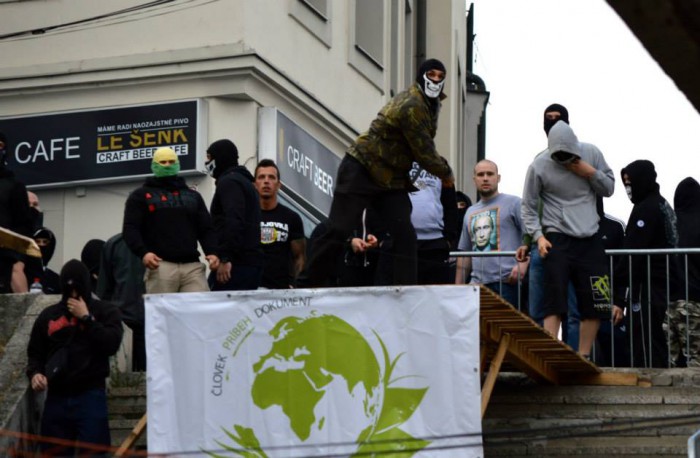 Že pokojny protest, a že media zavadzaju..