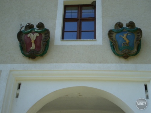 Červený kameň - erby