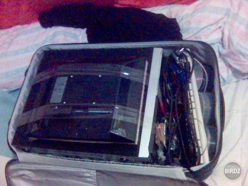 takto som si zabalil PC ,keď som šel na výšku :-) zmestil sa parádne :-) 