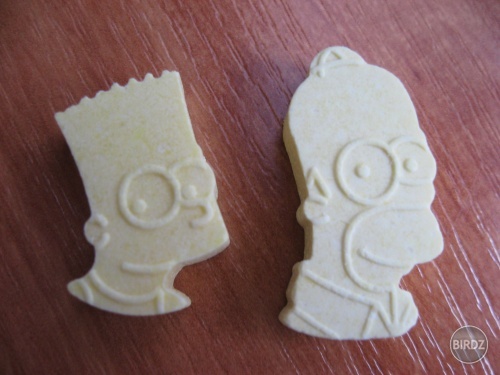 mám cukríky v tvare Simpsonovcov!! ale chutia hnusne:/