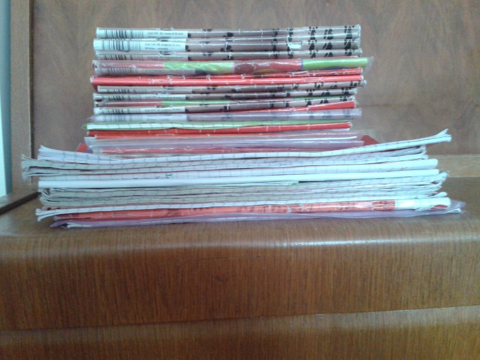 moja zbierka zošitov za 4 roky :D :D
a teraz idem polku z toho vyhodiť :( :D